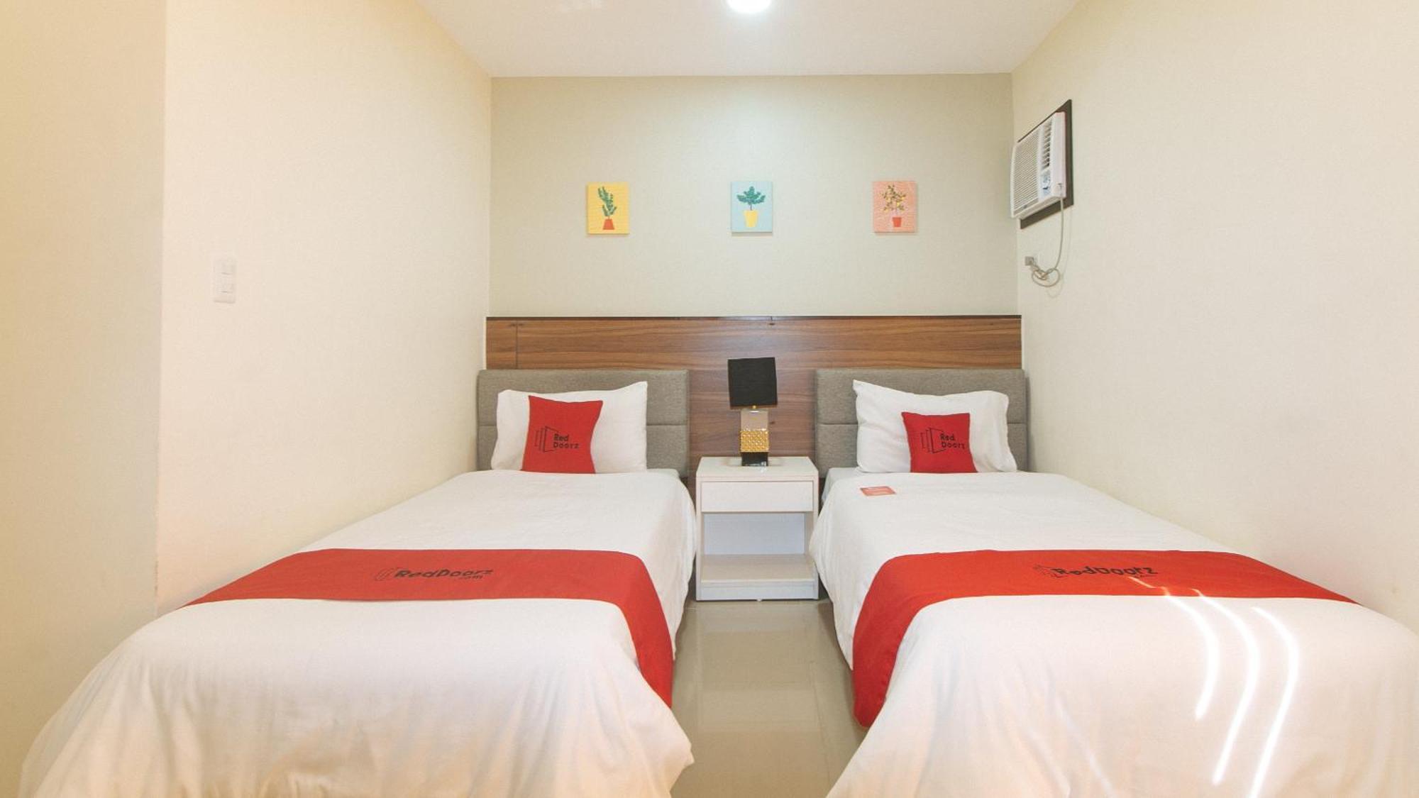 Reddoorz @ Leoncia Apartelle Mandawe Exterior foto