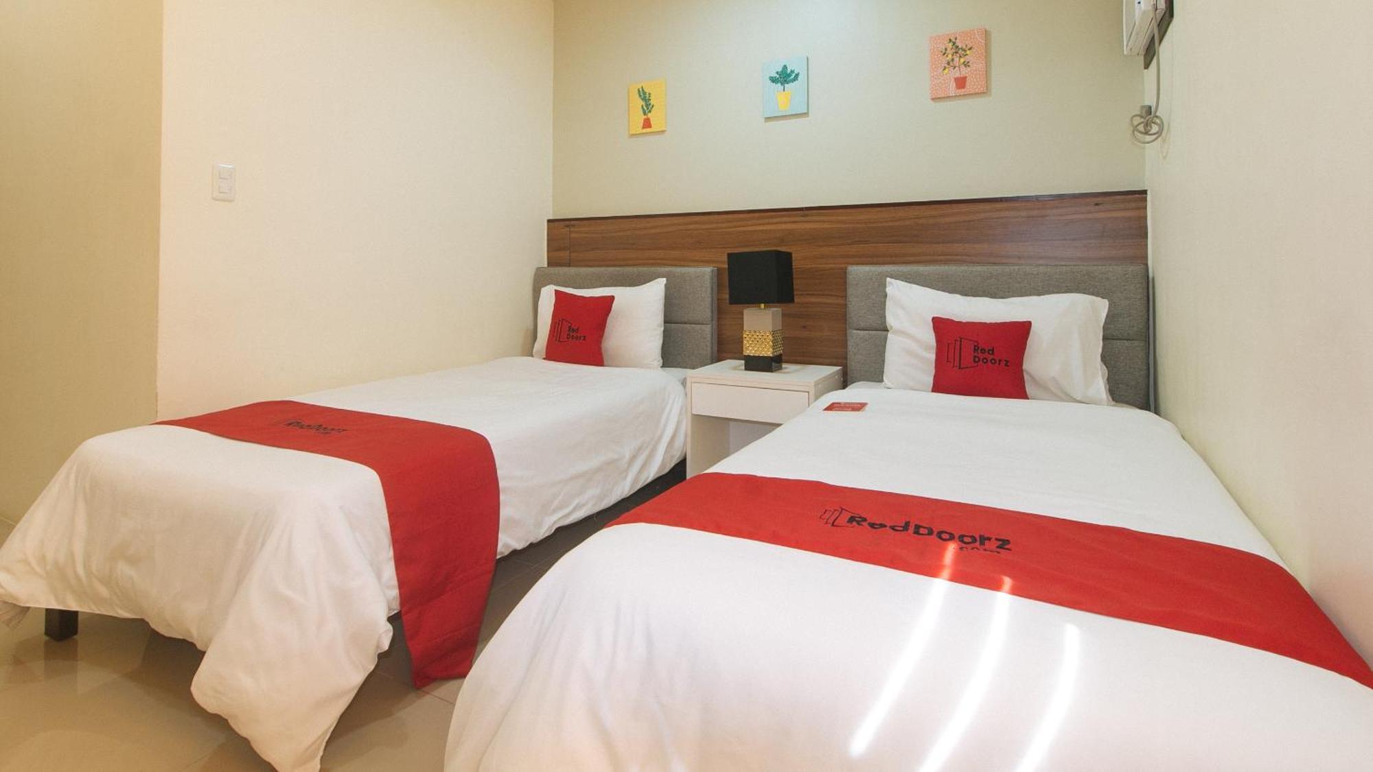 Reddoorz @ Leoncia Apartelle Mandawe Exterior foto